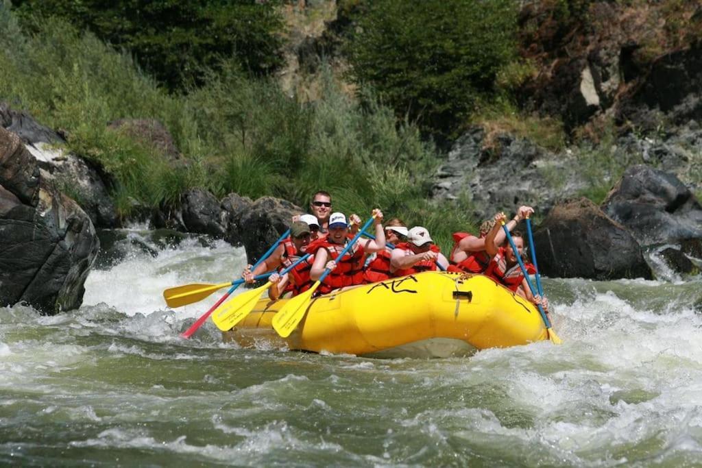 Pensiunea Valea Susitei, Ciubar, Sauna, Atv, Safarii Jepp Offroad Ghid Turistic, Climbing, Rafting, Paragliding Târgu Jiu Εξωτερικό φωτογραφία