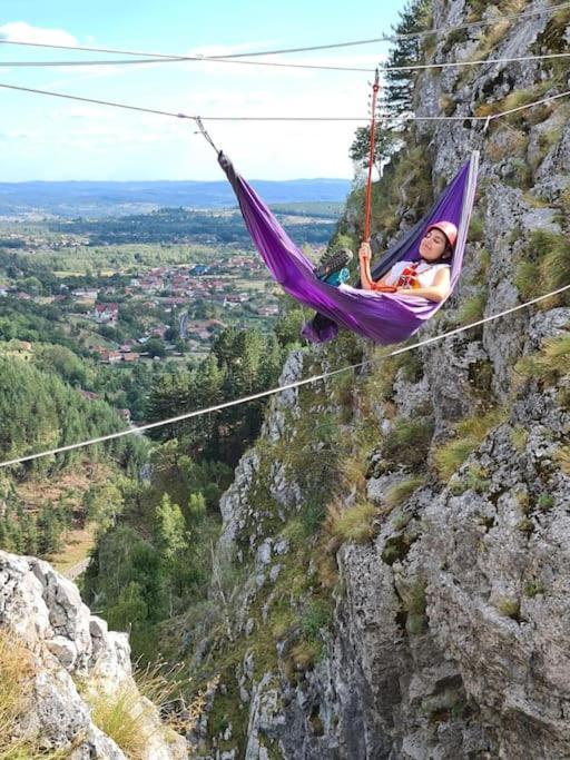 Pensiunea Valea Susitei, Ciubar, Sauna, Atv, Safarii Jepp Offroad Ghid Turistic, Climbing, Rafting, Paragliding Târgu Jiu Εξωτερικό φωτογραφία