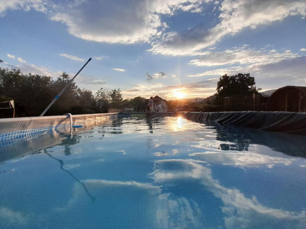 Pensiunea Valea Susitei, Ciubar, Sauna, Atv, Safarii Jepp Offroad Ghid Turistic, Climbing, Rafting, Paragliding Târgu Jiu Εξωτερικό φωτογραφία