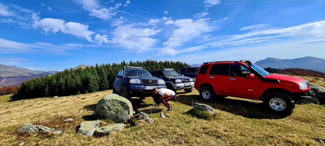 Pensiunea Valea Susitei, Ciubar, Sauna, Atv, Safarii Jepp Offroad Ghid Turistic, Climbing, Rafting, Paragliding Târgu Jiu Εξωτερικό φωτογραφία