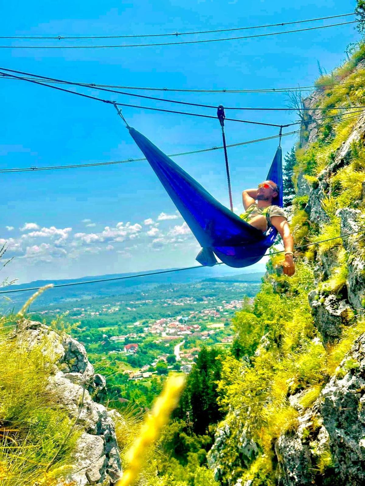 Pensiunea Valea Susitei, Ciubar, Sauna, Atv, Safarii Jepp Offroad Ghid Turistic, Climbing, Rafting, Paragliding Târgu Jiu Εξωτερικό φωτογραφία